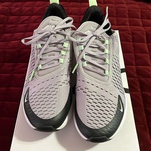 Men’s Nike 270…size 8.5 blk white green